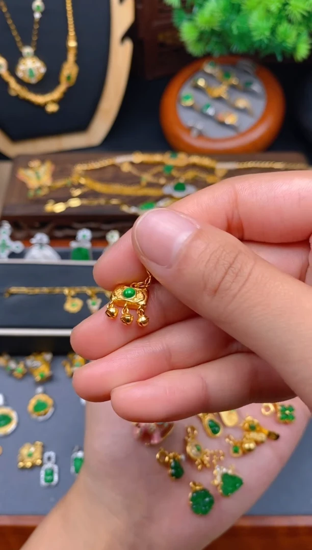 【闪购商品】翡翠银S925镶嵌吊坠(不含链)如意锁