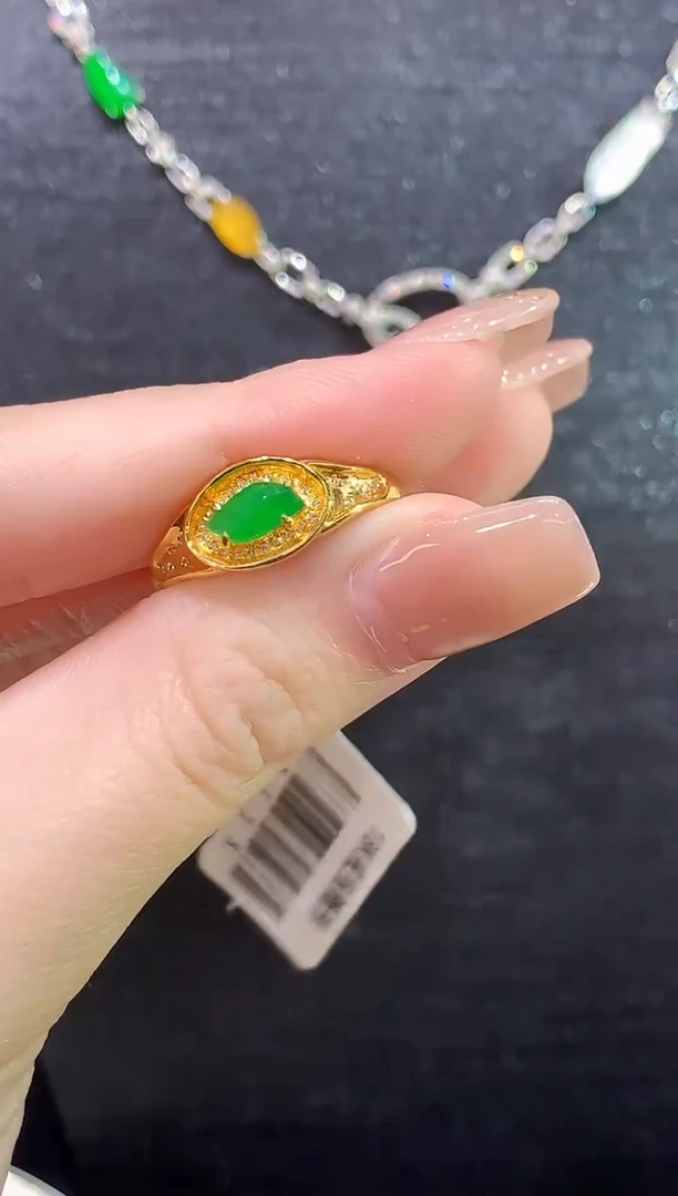 18K金镶嵌戒指翡翠L2115多样性发其一