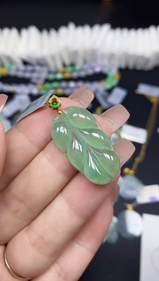 吊坠(不含链)18K金镶嵌翡翠叶子18K金扣镶嵌@@CMT967