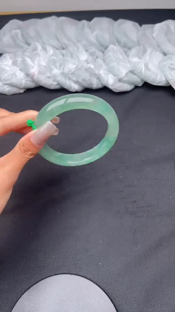 石英质玉（非洲翠）手镯未镶嵌非洲翠拍一发一68