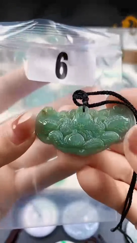 颈饰未镶嵌翡翠天然翡翠吊坠挂件