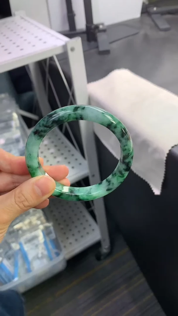 未镶嵌手镯翡翠退货需手镯吊牌标签完好