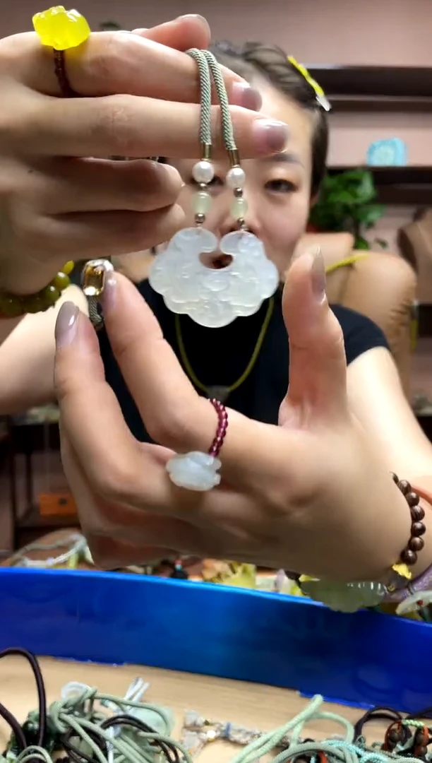 未镶嵌岫玉吊坠·
