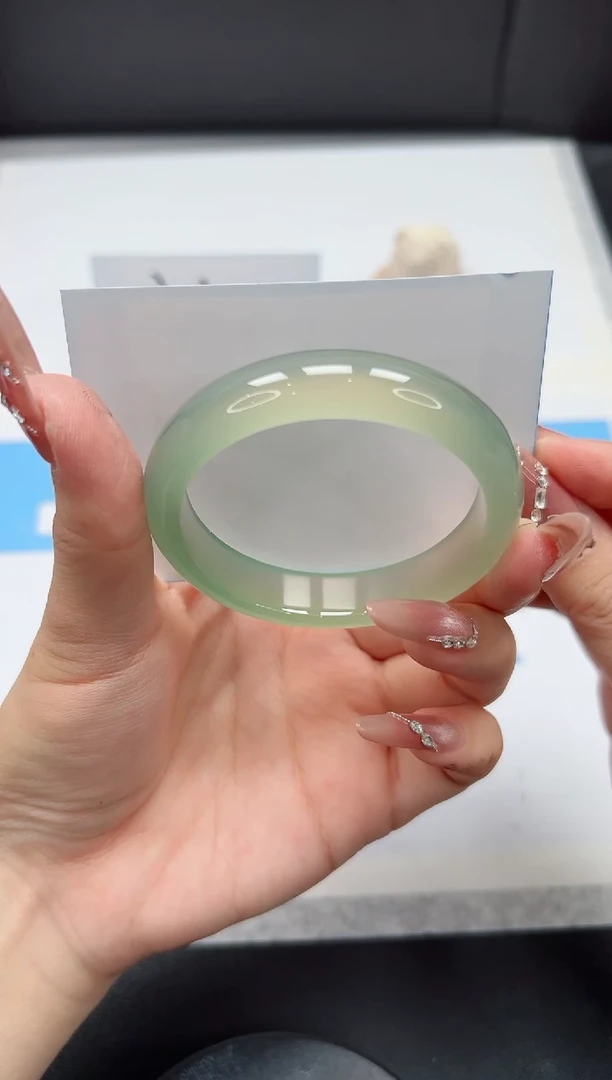 【闪购商品】石英质玉手镯未镶嵌73/53.5晴水