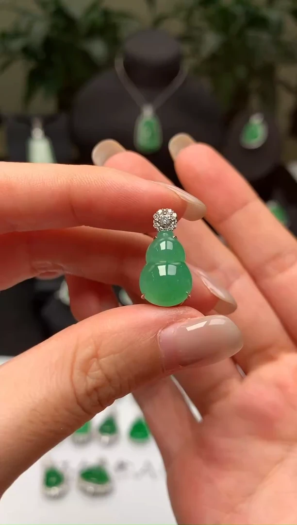 翡翠18K金镶嵌吊坠(不含链)葫芦