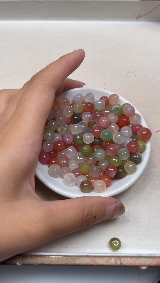 玛瑙/玉髓散珠未镶嵌B1876 盐 源7*8mm5个9.9元