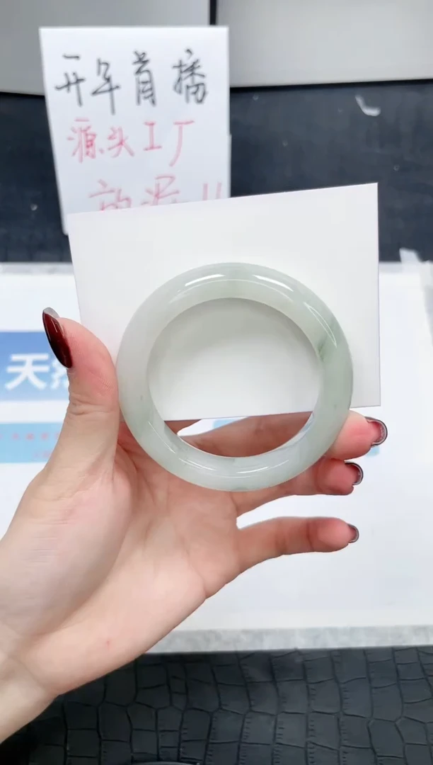 【闪购商品】石英质玉手镯未镶嵌Q144-52