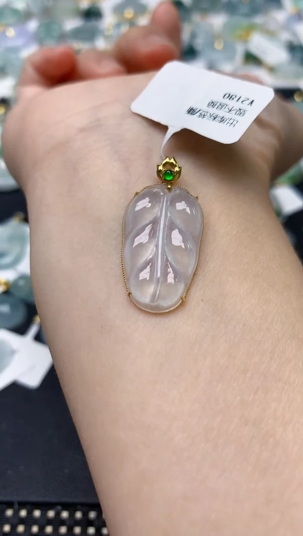 颈饰18K金镶嵌翡翠天然缅甸A货翡翠