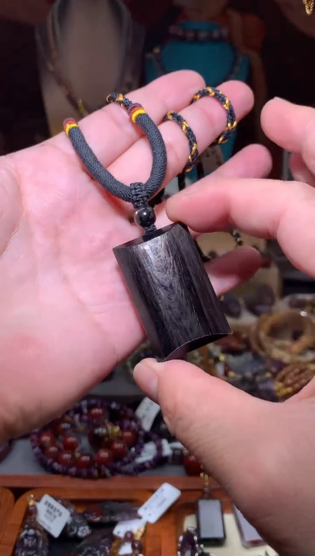 未镶嵌辉石吊坠金运石