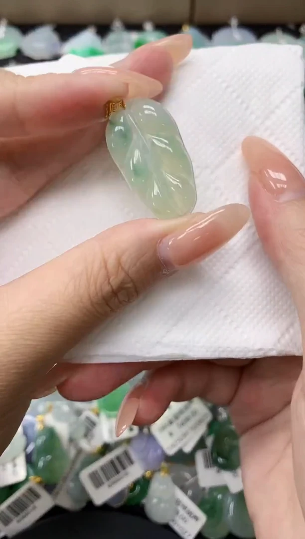 颈饰18K金镶嵌翡翠11111111111