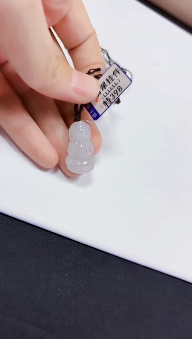 颈饰未镶嵌翡翠观音