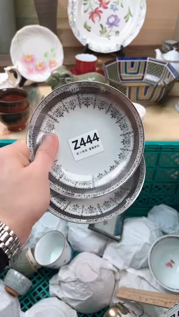 瓷片祁444
