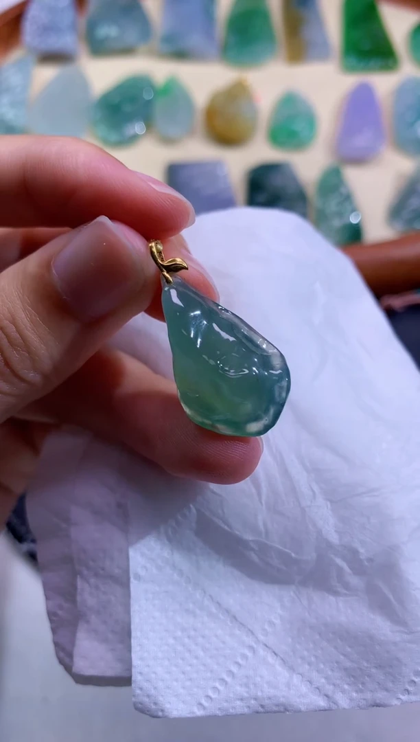 颈饰未镶嵌翡翠