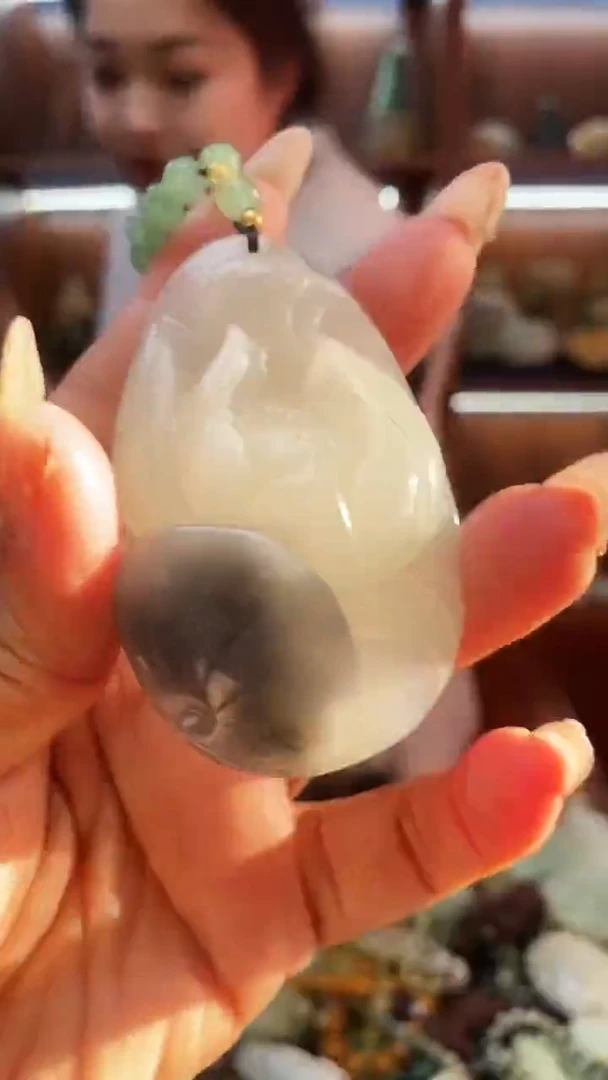 未镶嵌蛇纹石玉吊坠