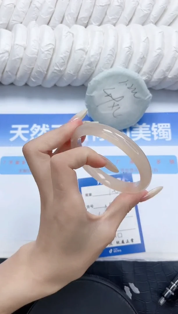 石英质玉手镯未镶嵌189-60