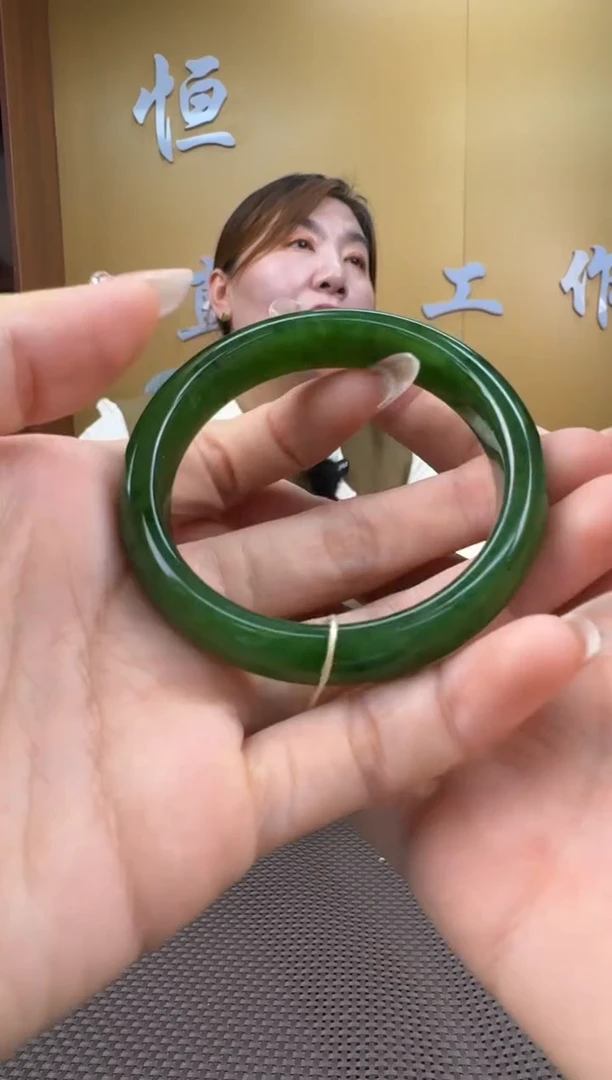 【闪购商品】和田玉手镯未镶嵌52