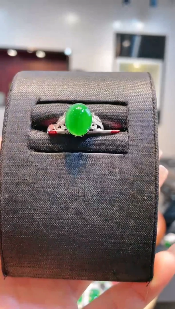 【闪购商品】翡翠颈饰18K金镶嵌A54天然A货翡翠戒指