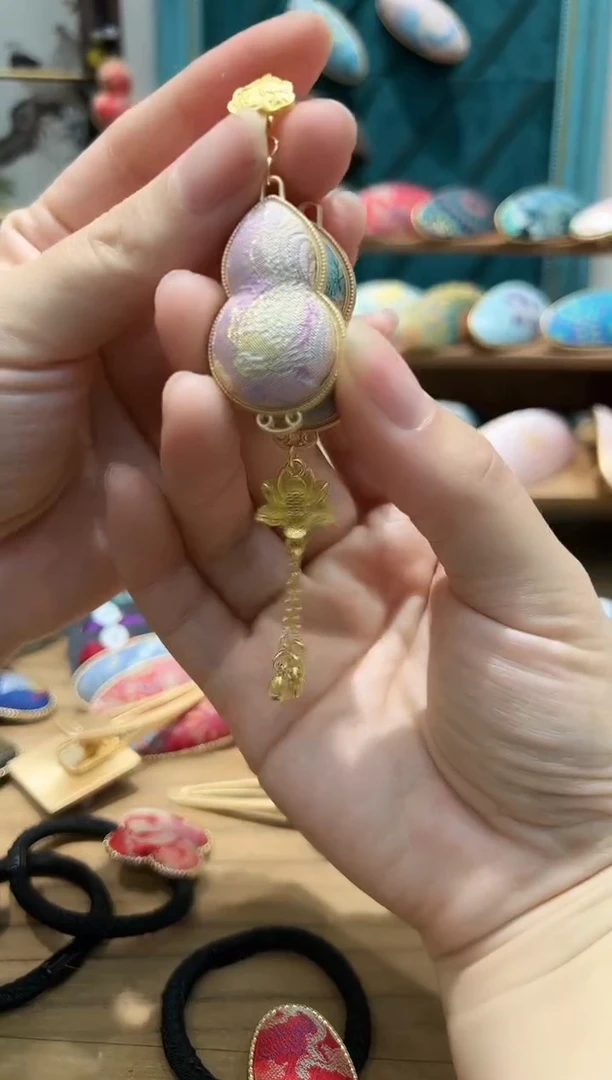 【闪购商品】【一物一拍专车】金鱼戏莲葫芦压襟一个