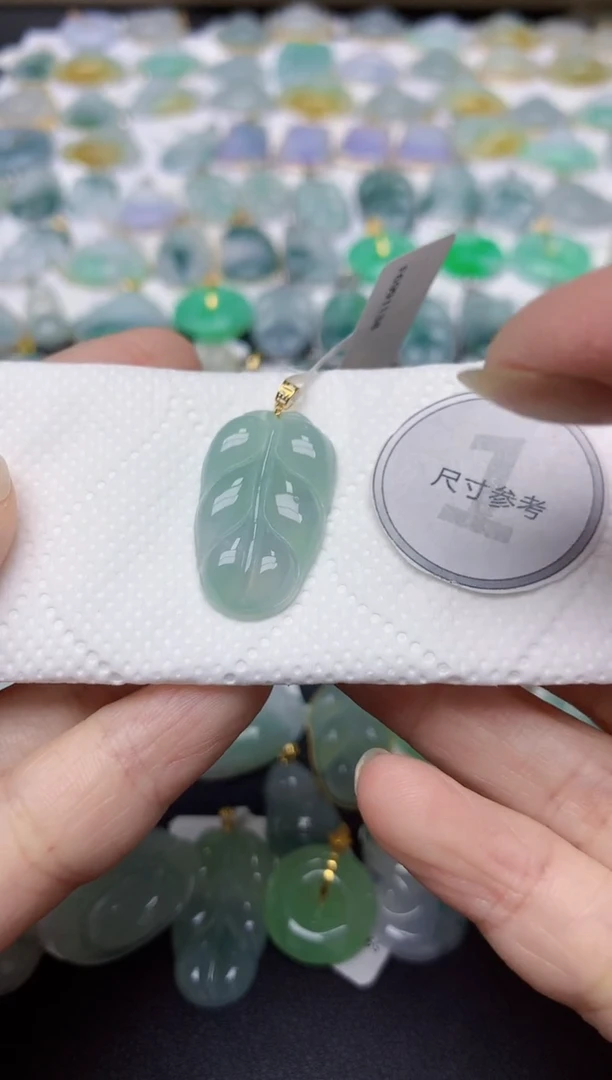 翡翠18K金镶嵌颈饰天然缅甸A货翡翠