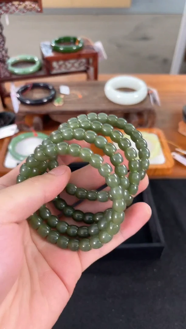 未镶嵌手链和田玉青海湖水绿卡10老型 多样性发一