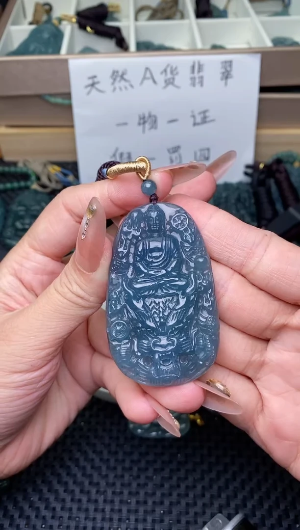 翡翠未镶嵌颈饰