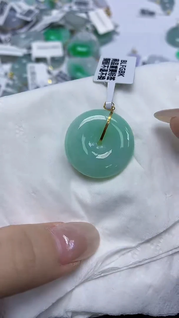 翡翠18K金镶嵌颈饰天然缅甸翡翠A货