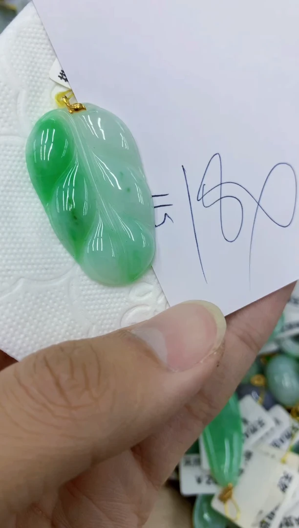 颈饰18K金镶嵌翡翠111111111111