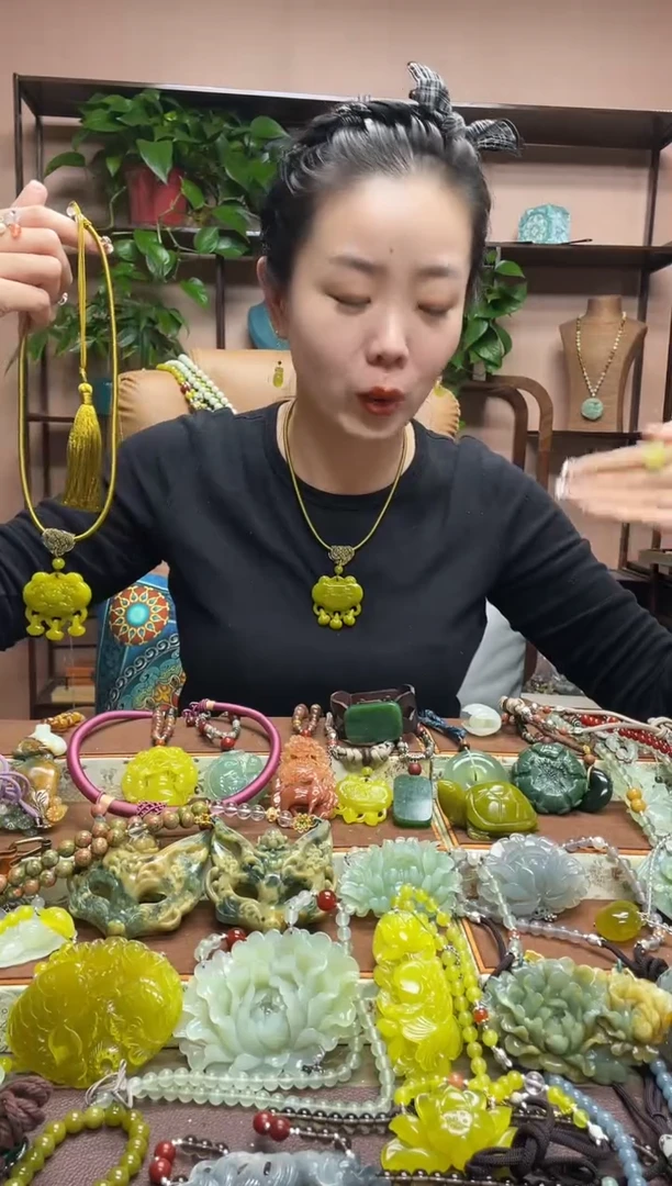 未镶嵌岫玉吊坠多样性发货发其中之一
