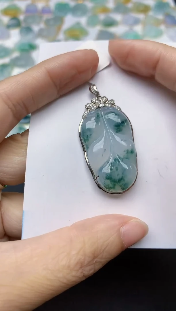 翡翠18K金镶嵌颈饰天然缅甸A货翡翠