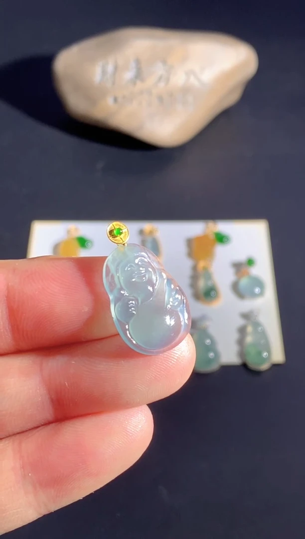 颈饰18K金镶嵌翡翠