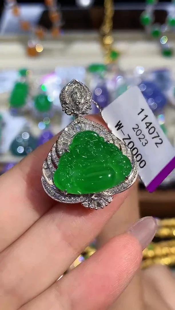 吊坠(不含链)18K金镶嵌翡翠小*?多样性发其一