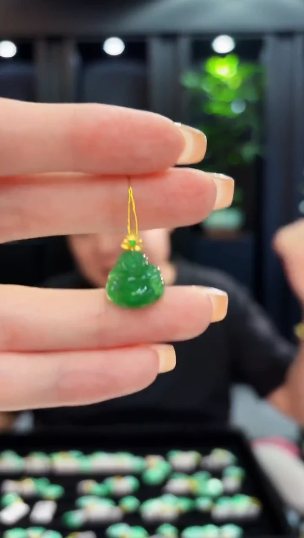 颈饰18K金镶嵌翡翠 缅料A货/支持复检/一件