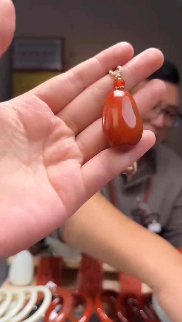 颈饰未镶嵌南红玛瑙吊坠