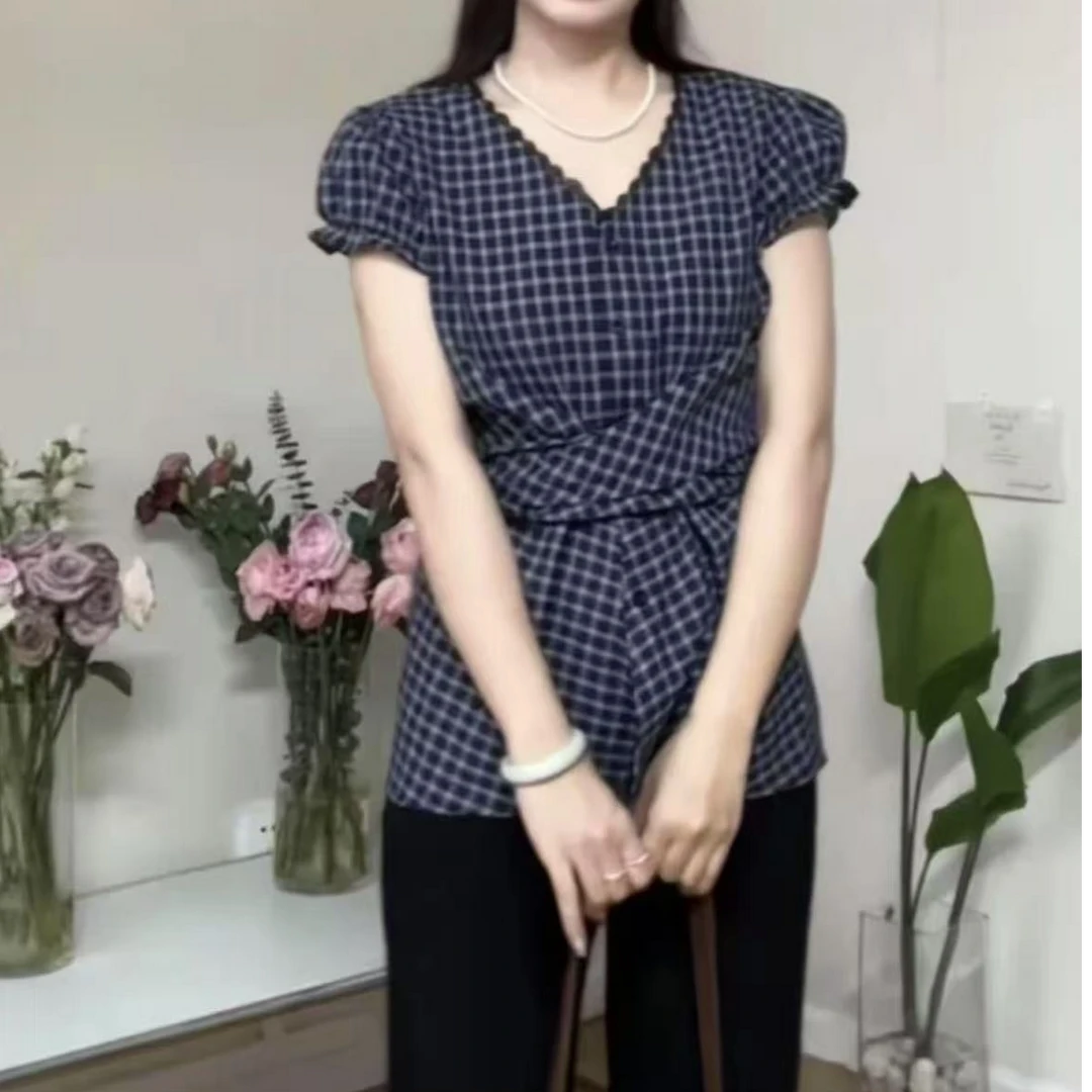法式泡泡袖格子衬衫女2025年夏季新款设计感交叉绑带收腰衬衣小衫