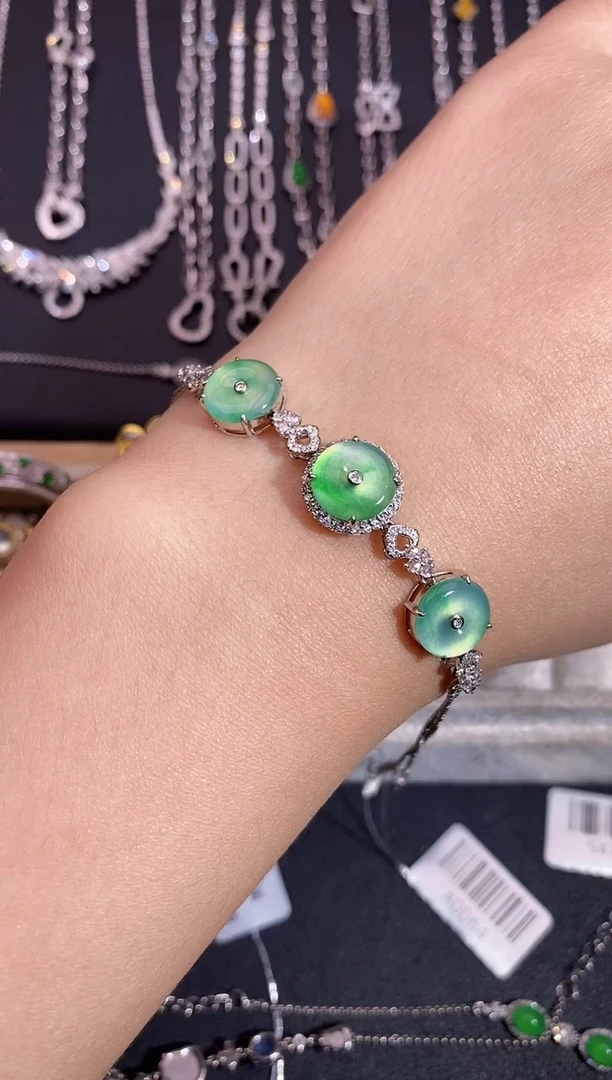 颈饰18K金镶嵌翡翠荣***旭手链