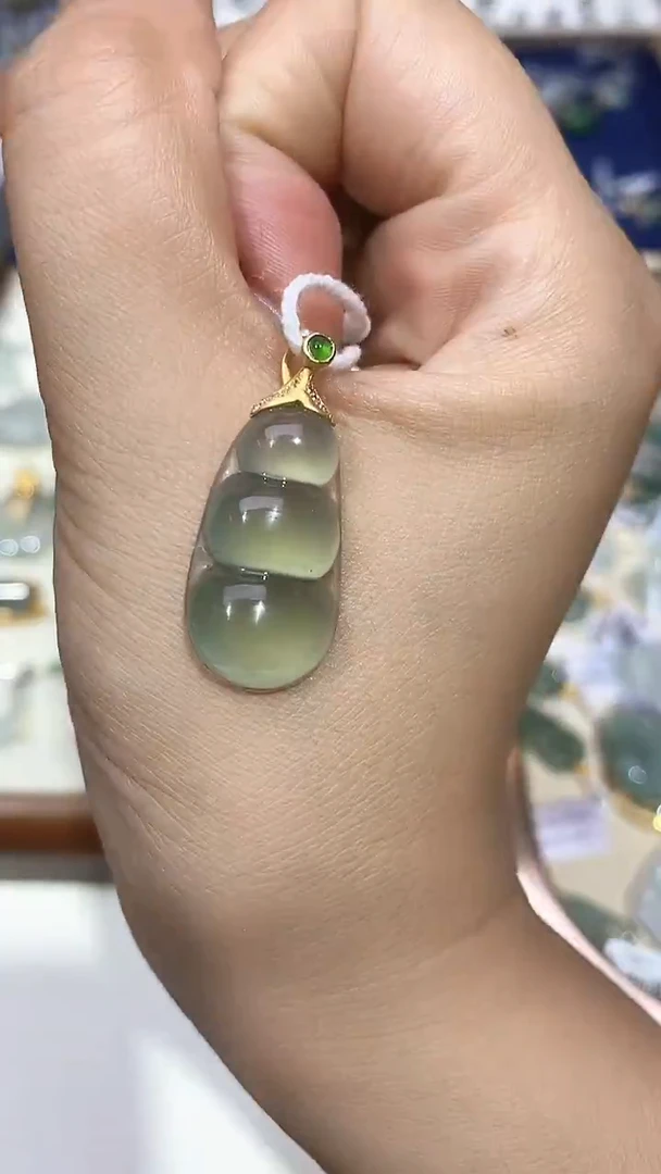 颈饰18K金镶嵌翡翠20250829048