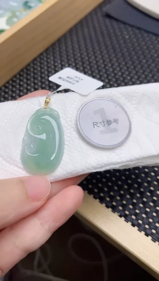 颈饰18K金镶嵌翡翠天然缅甸A货翡翠