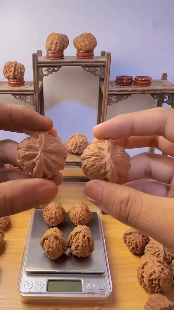 文玩核桃吊坠左**峰磨盘