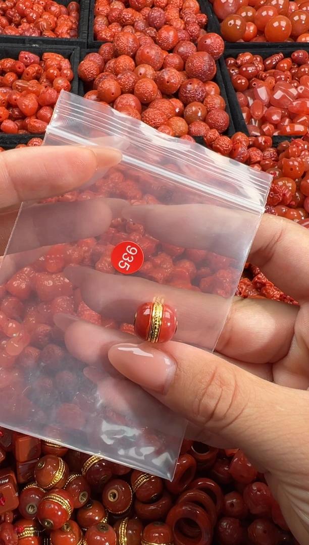 南红玛瑙未镶嵌颈饰1