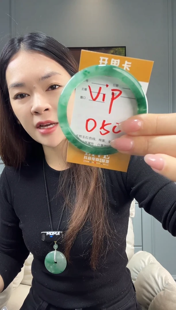 【闪购商品】石英质玉手镯未镶嵌非洲翠