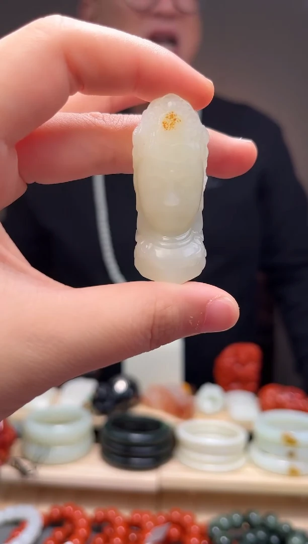 颈饰未镶嵌和田玉吊坠