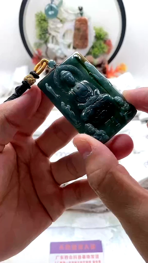 颈饰未镶嵌翡翠大日如来