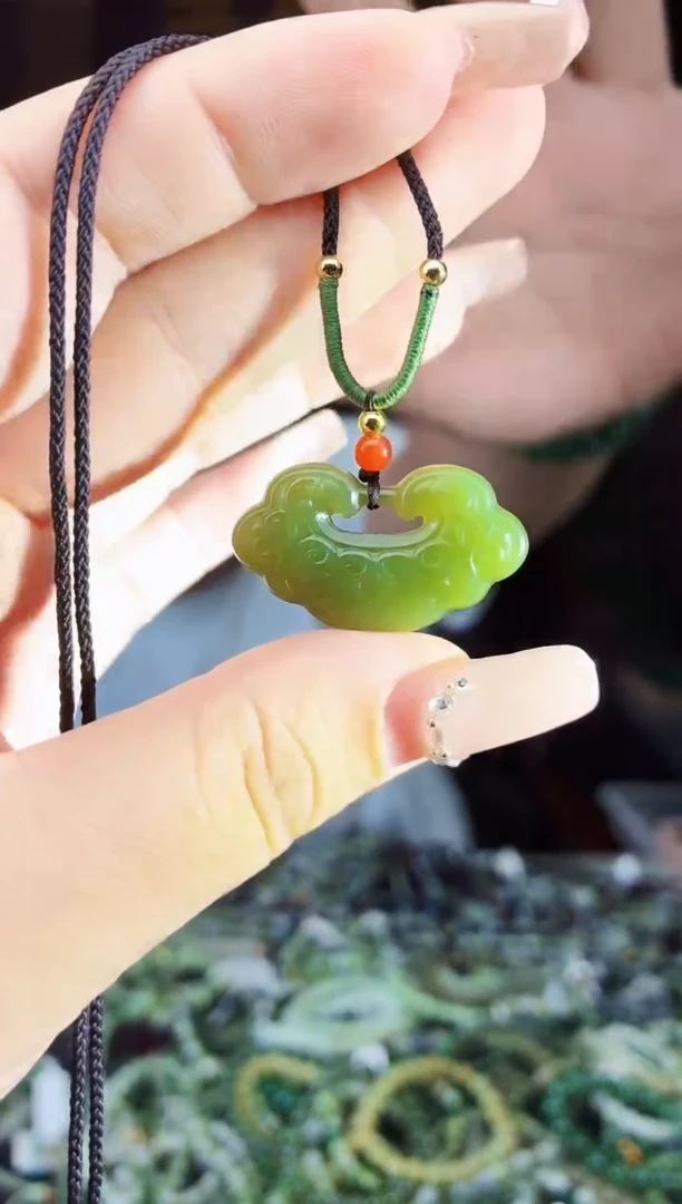 和田玉未镶嵌颈饰拍一发一