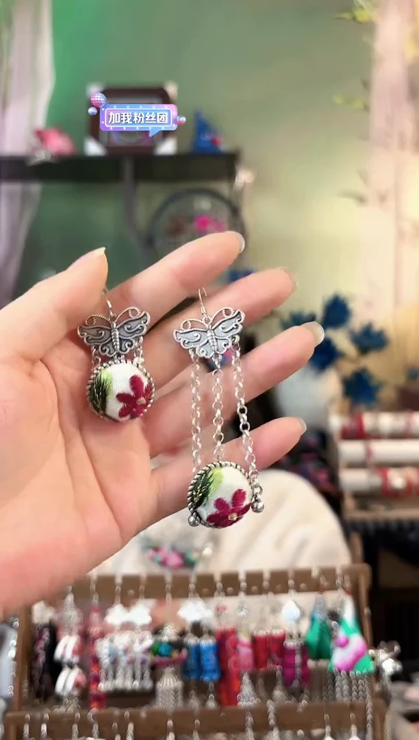 彩云南阁非遗老绣苗银饰品135