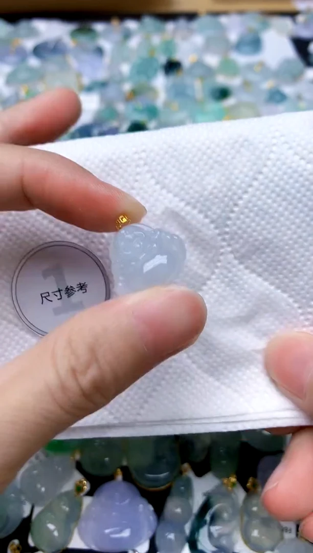 颈饰18K金镶嵌翡翠天然A货翡翠