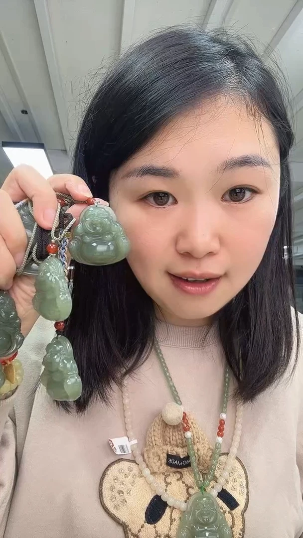 吊坠(赠链)未镶嵌和田玉佛公吊坠