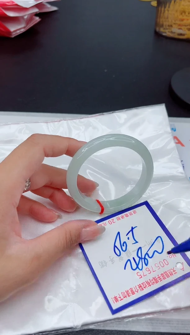 翡翠手镯未镶嵌1