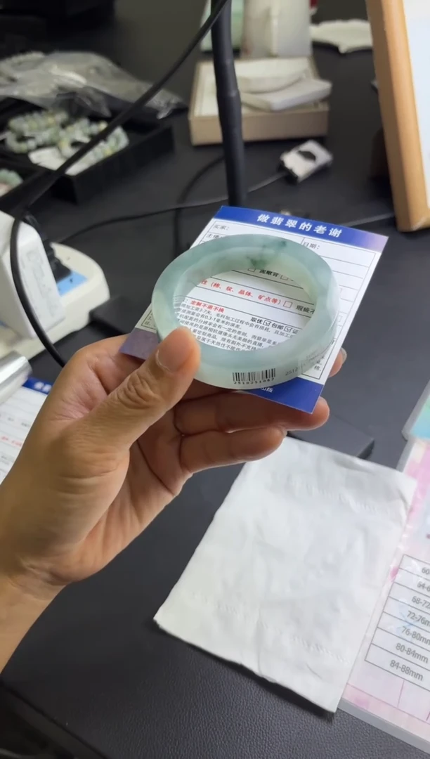 未镶嵌手镯定制翡翠q*q定制手镯不退不换