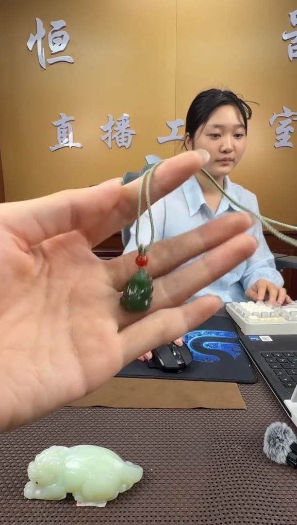 和田玉未镶嵌颈饰挂件