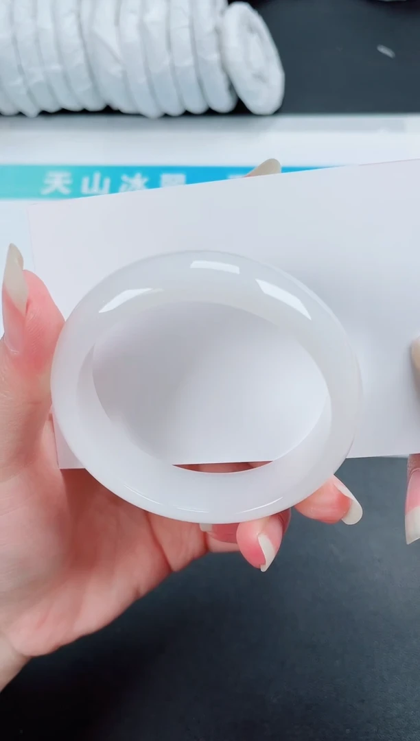 【闪购商品】石英质玉手镯未镶嵌299-54.2